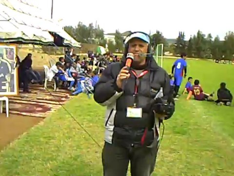 تغطية اعلامية بالصوت والصورة للصحفي المتطوع محمد محي للتظاهرة الرياضية في كرة القدم المصغرة بمناسبة الذكرى السادسة لصاحبة السمو الملكي الاميرة للاخديجة يوم 02 مارس 2013 بالملعب البلدي باحير