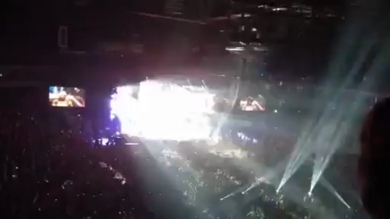 Beyoncé - Crazy In Love @ Belgrade, Serbia 15.04.2013