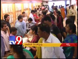 Gold prices fall below Rs 27000