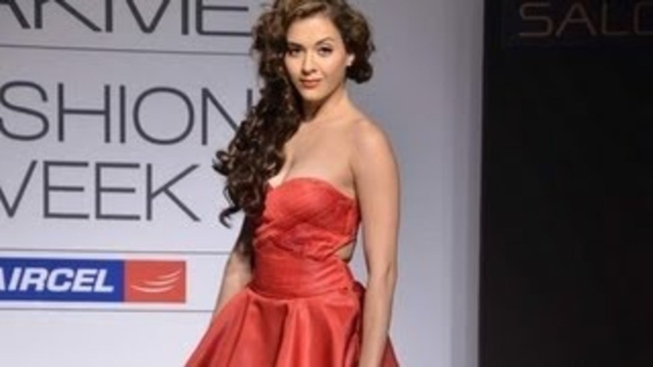 Isha Sharvani Walks For Sonaakshi Raaj's Collection @ LFW Winter Festive 2012