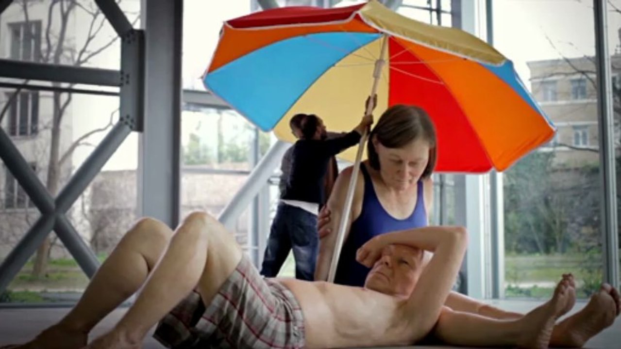 Ron Mueck | Making-of de l'exposition. Fondation Cartier pour l'art contemporain, 2013.