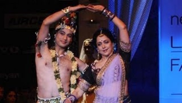 Hema Malini performs at Neeta Lulla's show @ Lakme Fashion Week 2012