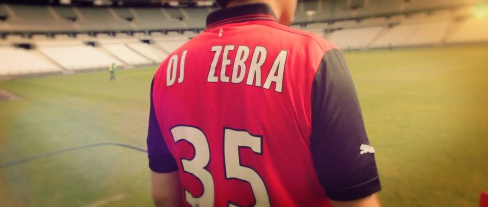 DJ Zebra prêt à surfer sur la vague rouge