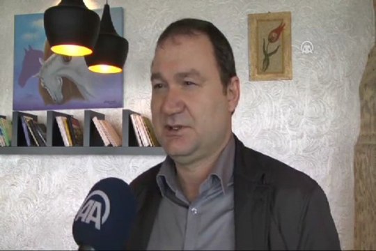 Eşref Bey rolünde kendi hayatını oynuyor