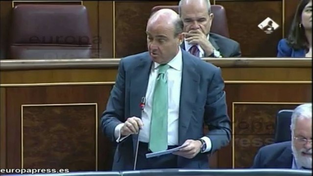 De Guindos: Estamos con la gente