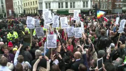 Des funérailles imposantes et controversées pour la Dame de fer