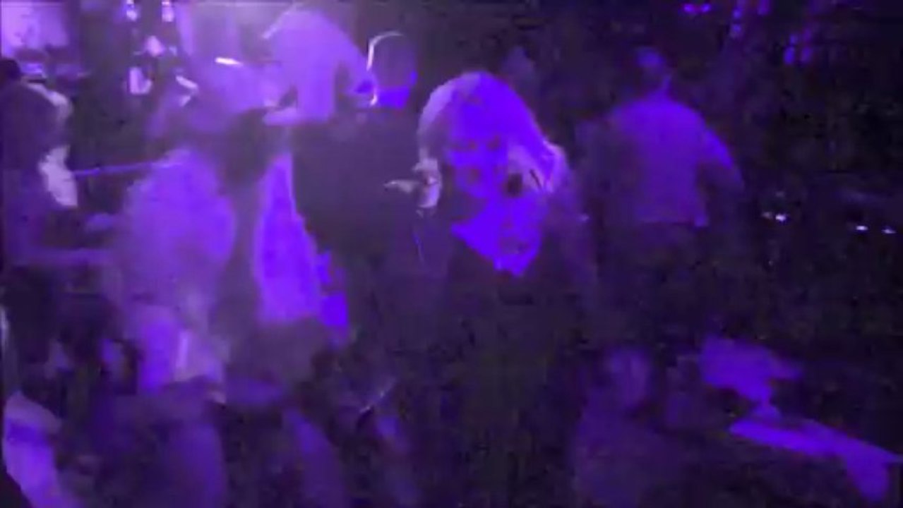 Es wird getanzt im Tanzlokal NINA