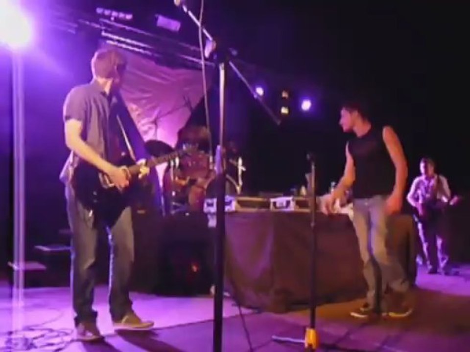 Broken Guitar - BRAINLESS - Live Bal des lycéens 2013