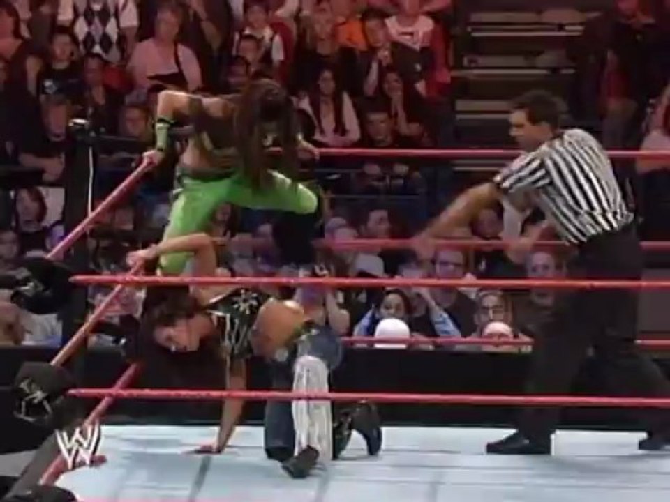 Heat - Mickie James vs Melina