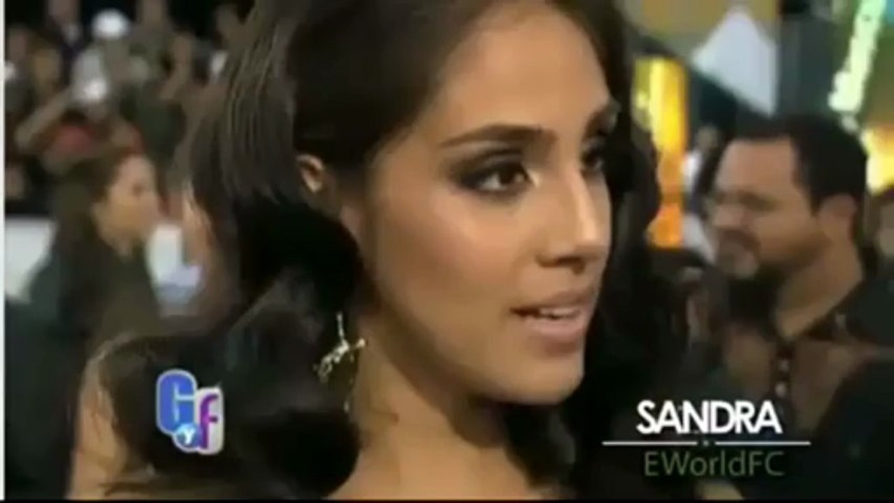 Sandra Echeverría Vuelve aclarar rumores en El Gordo Y la Flaca Grammy night