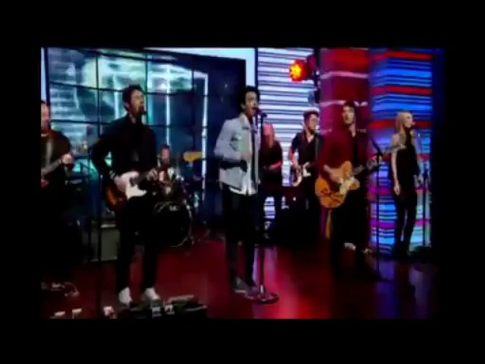 Jonas Brothers perform "Pom Poms" on Live With Kelly & Michael - april 18th, 2013