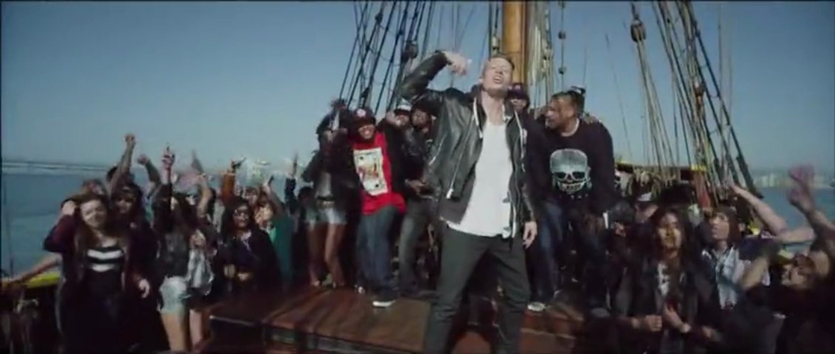 Macklemore & Ryan Lewis Ft. Ray - CAN'T HOLD US (Official Music Video)