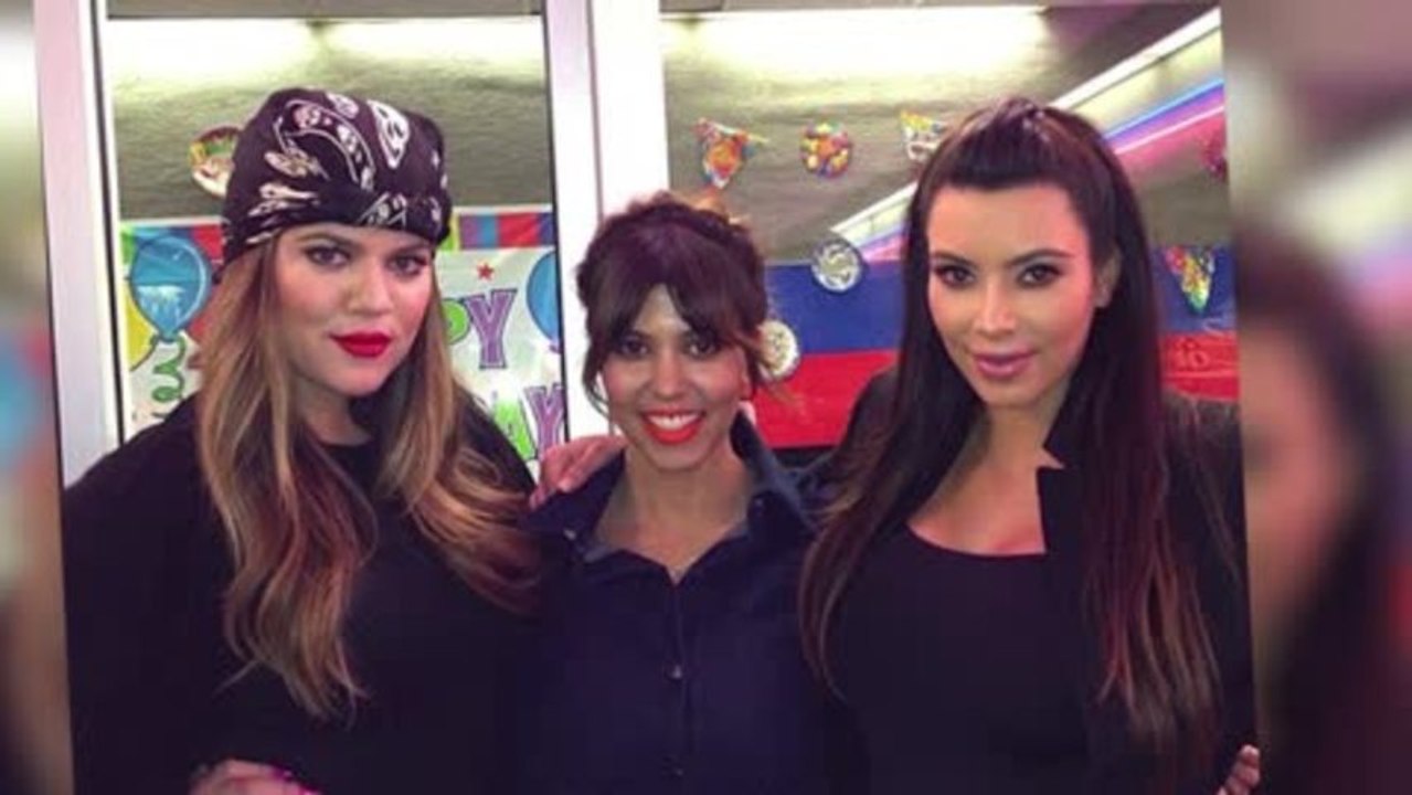 Kim Kardashian décontractée en jeans pour l'anniversaire de Kourtney