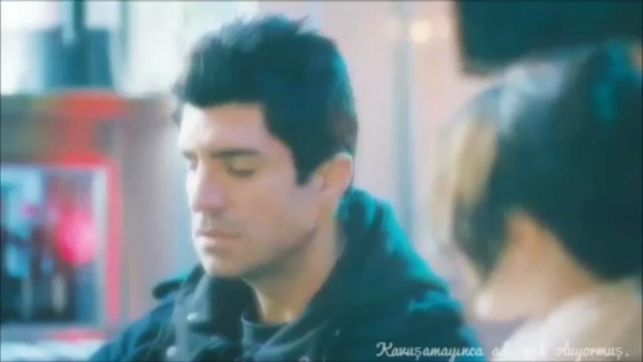 görüyorum bu aşk beni senide yakar.ayrı düştük seninle yar sonsuza kadar.