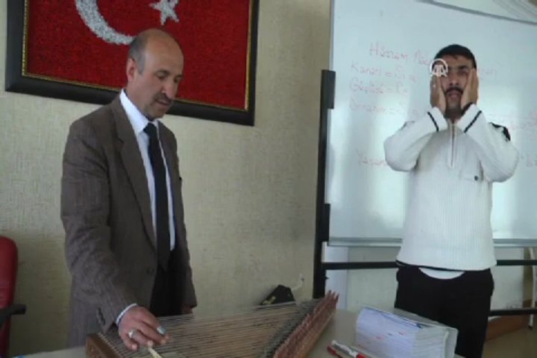 Ezan makamlarını kanun eşliğinde öğreniyorlar