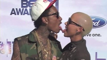 下载视频: Amber Rose Reveals New Tattoo, Fiancé Wiz Khalifa's Face!