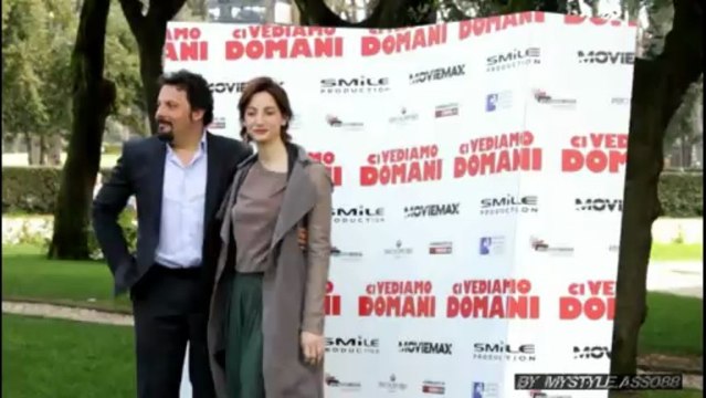 Enrico Brignano tra bare e anziani-CI VEDIAMO DOMANI (BY MYSTYLE)