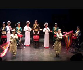 Percusions Tasse Drapeaux - Ensemble Tieng To Dong