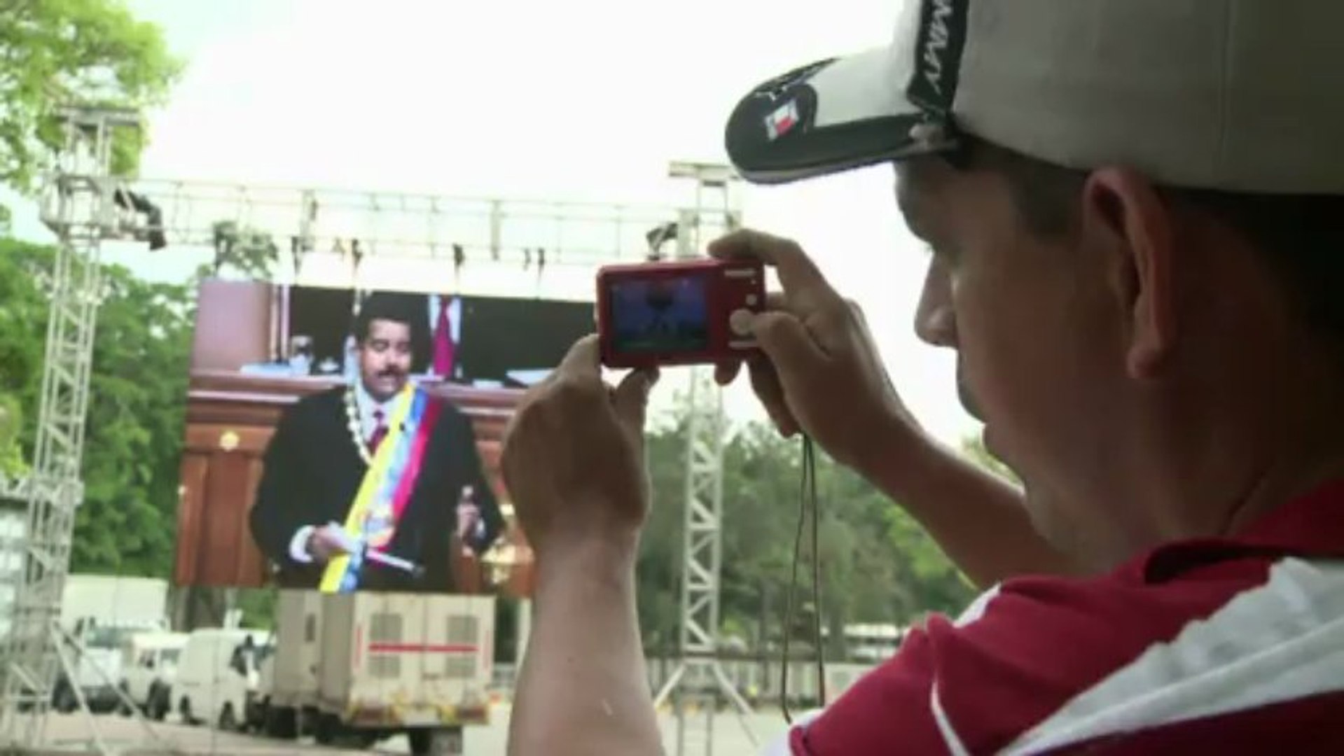 Chavistas comemoram posse de Maduro