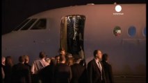 Francia: Hollande accoglie gli ostaggi liberati in Nigeria