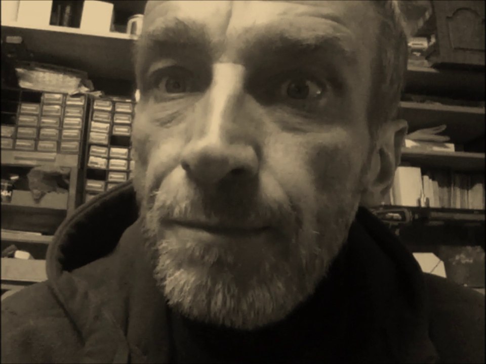 Sentier plein de merdes