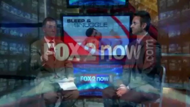 St. Louis, MO Chiropractor demonstrates proper sleeping positions