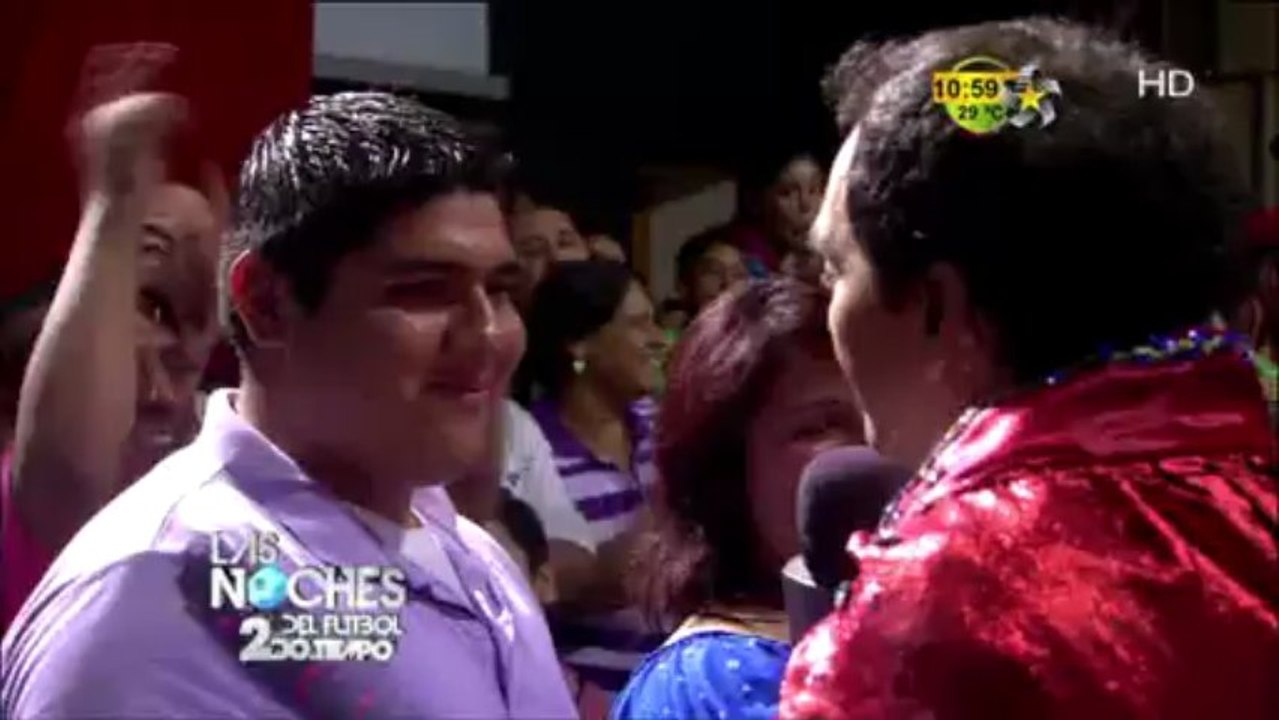 Gabriel canta con el Público