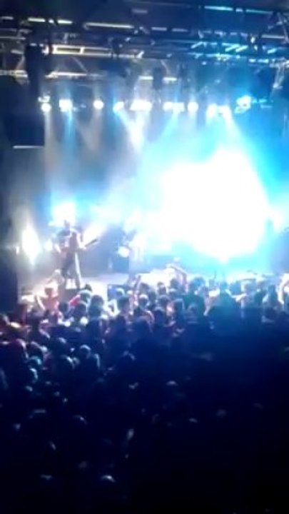 les sales majestés johnny s'en va t'en guerre & sois pauvre et tais toi