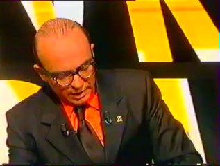 Passage au karcher de la Mairie de Neuilly par la Brigade Activiste des Clowns