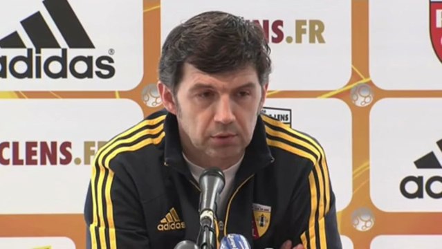 Conférence de presse RC Lens - Nîmes Olympique : Eric SIKORA (RCL) - Victor ZVUNKA (NIMES) - saison 2012/2013