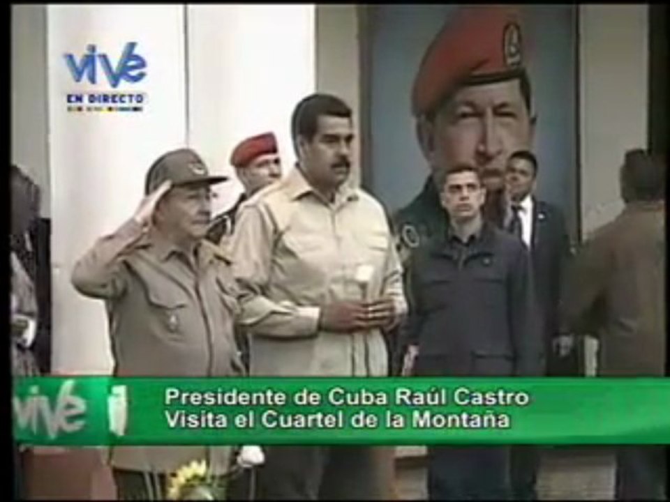 Presidente Raúl Castro rinde honores a Chávez