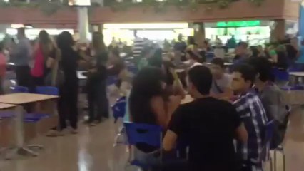 Venezolanos realizan cacerolazo en el Sambil de Margarita