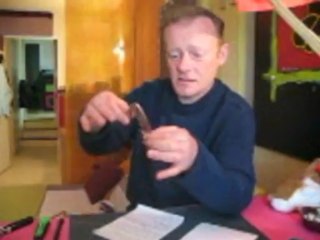 La Serviette Diplomatique Française vue par le SDF-écrivain