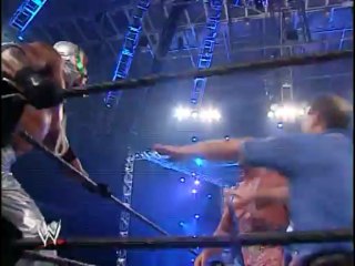 Video herunterladen: Kurt Angle and Chris Benoit vs Rey Mysterio and Edge (No Mercy 2002, Tag team match to crown the first WWE Tag Team Champions)