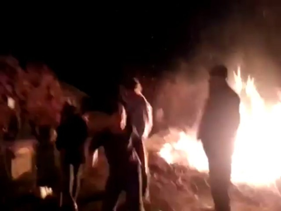 Jovem cai em fogueira após tropeçar durante coreografia do ''Harlem Shake''