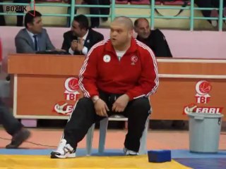 YILDIZLAR GÜREŞ ŞAMPİYONASI YOZGAT'TA DEVAM EDİYOR