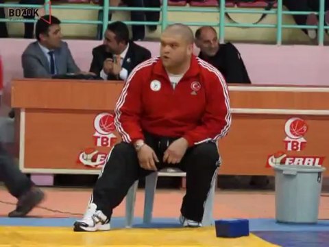 YILDIZLAR GÜREŞ ŞAMPİYONASI YOZGAT'TA DEVAM EDİYOR