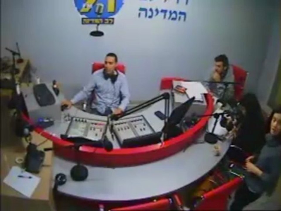 "מעירים את המדינה" אלירז ומאיה 22.4