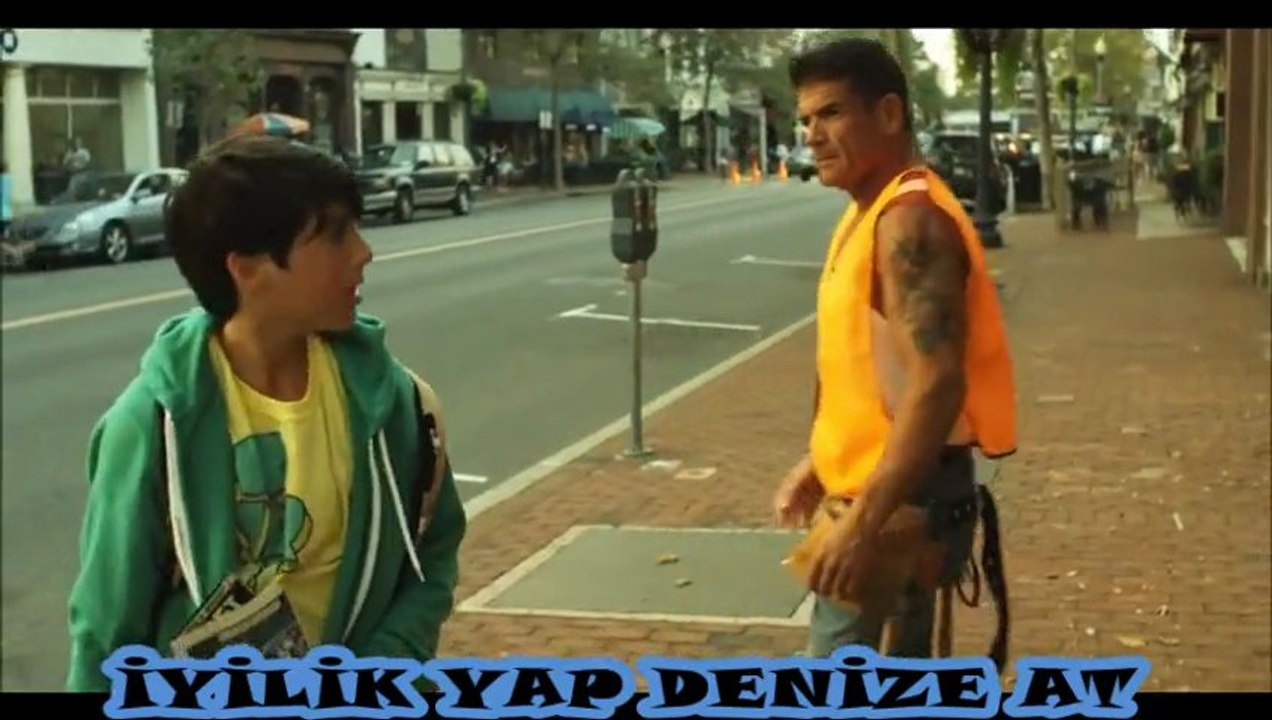 İYİLİK YAP DENİZE AT