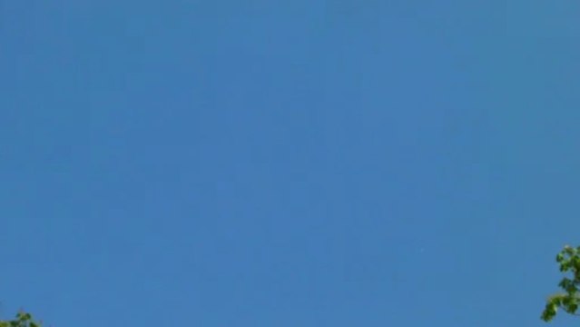 objet volant non identifié dans le ciel parisien. 21 avril 2013