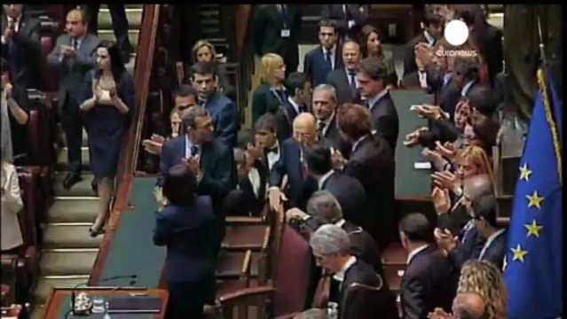 Italie : Giorgio Napolitano prête serment et fustige...