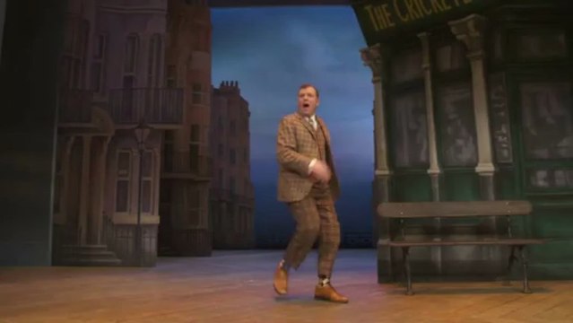 VIDEO: Rufus Hound in One Man, Two Guvnors