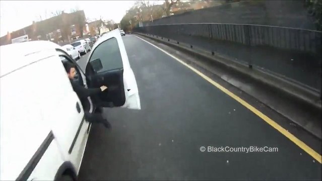Une baston entre un cycliste et un automobiliste (Road Rage)