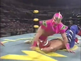 18. 96-11-24 Ultimo Dragon vs. Rey Misterio Jr. (World War 3)