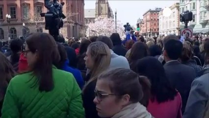 Boston se souvient et l'enquête sur l'attentat avance...