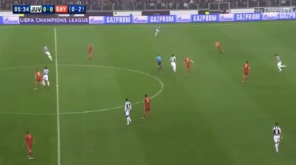 جيليني مدافع يوفنتوس يبكي ويمثل مثل المرأة ضد البايرن