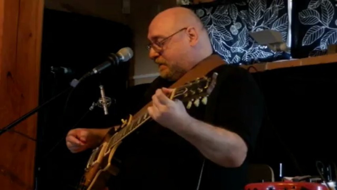 NICOLAS BLUES DU MONDE "I DON'T CARE"  AU " FESTIVAL TERRE DE JAZZ " A POUCHARRAMET