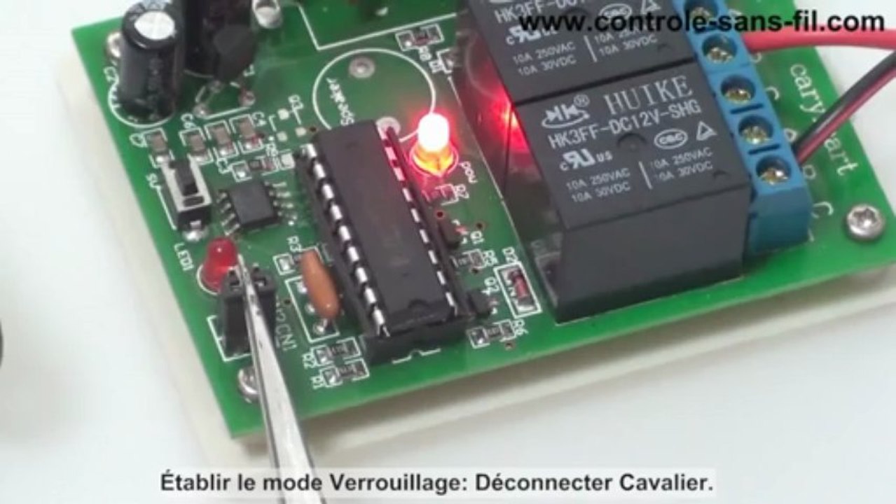 Comment commander à distance ouvrir fermer la couvercle et la lampe de la voiture avec kit interrupteur sans fil ?