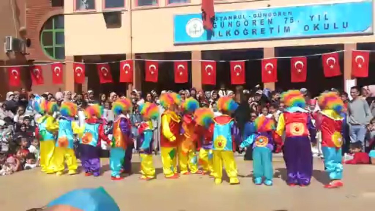 23 nisan şenlikleri güngören 75. yıl ilköğretim okulu 1-b öğrencileri ve öğretmenleri mahmut boyraz...