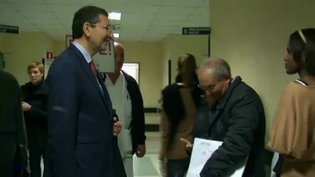 Marino visita il San Camillo e attacca Sassoli: dovrebbe ritirarsi, ha mentito ai romani
